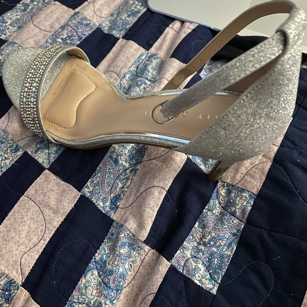 Silver heels - Picture 5 of 6